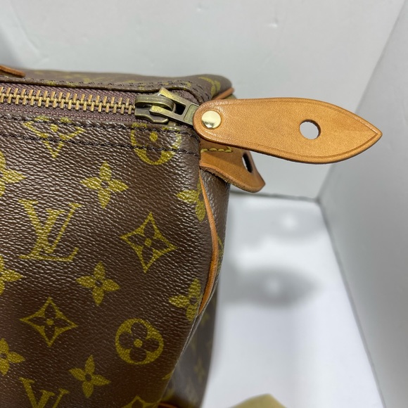Louis Vuitton Speedy 35 in Monogram comes with lock , key and dust bag,preloved. - Picture 12 of 15
